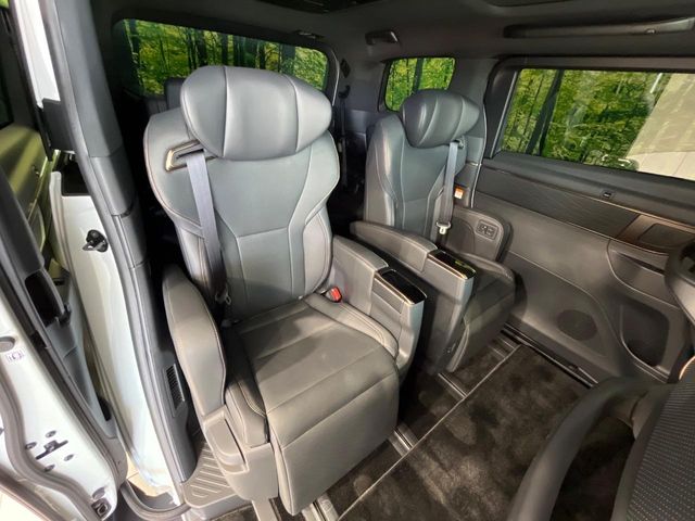 Toyota Alphard 9
