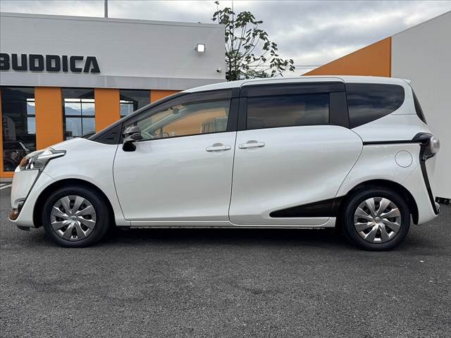 Toyota Sienta 11
