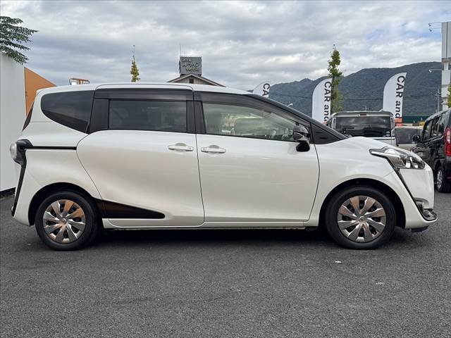 Toyota Sienta 12