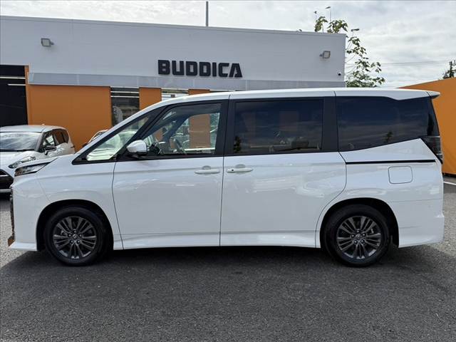 Toyota Voxy 11