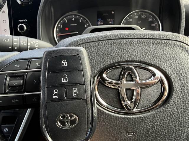 Toyota Voxy 3