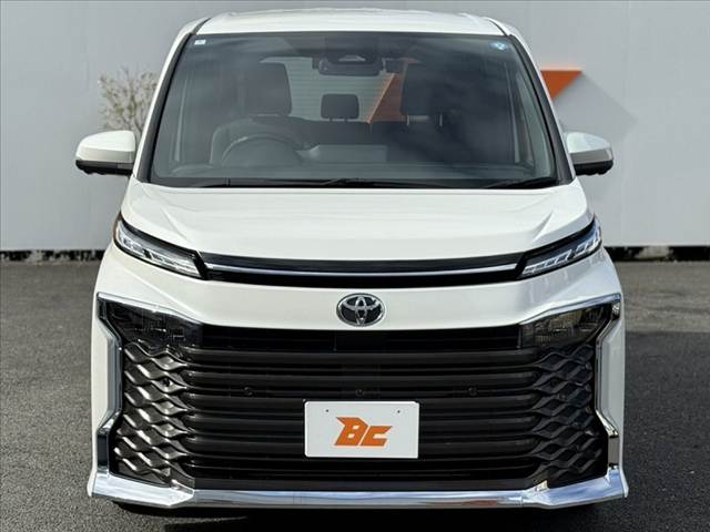 Toyota Voxy 9
