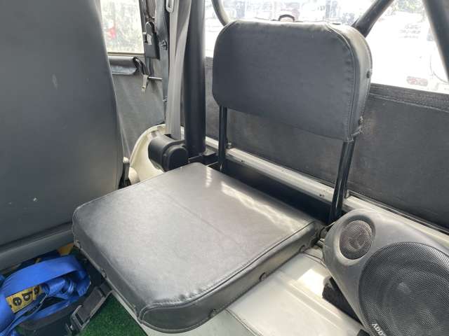 Mitsubishi Jeep 12