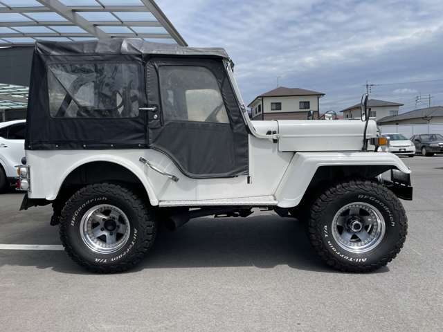 Mitsubishi Jeep 3
