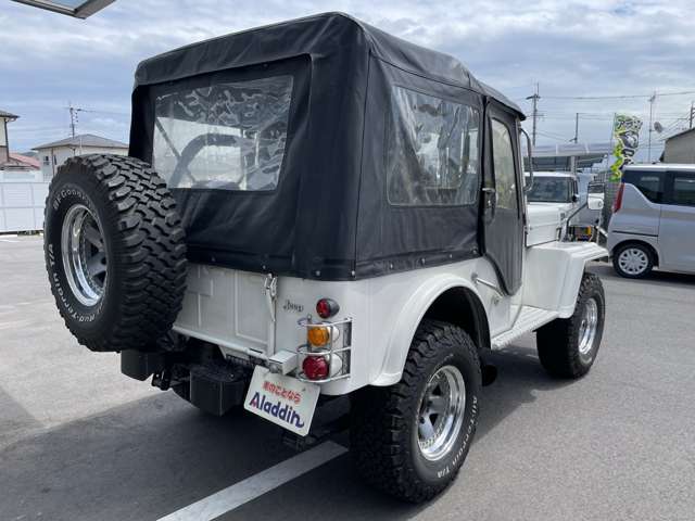 Mitsubishi Jeep 4