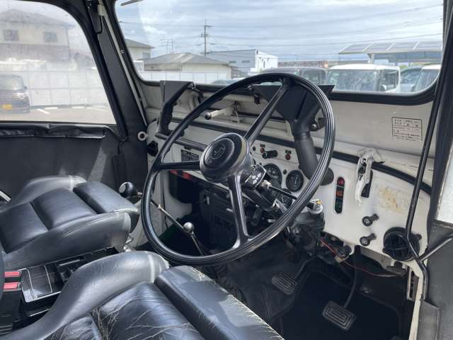 Mitsubishi Jeep 7