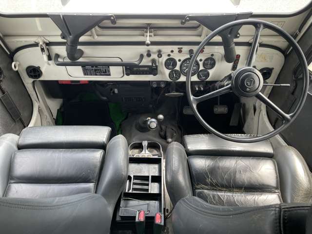 Mitsubishi Jeep 9