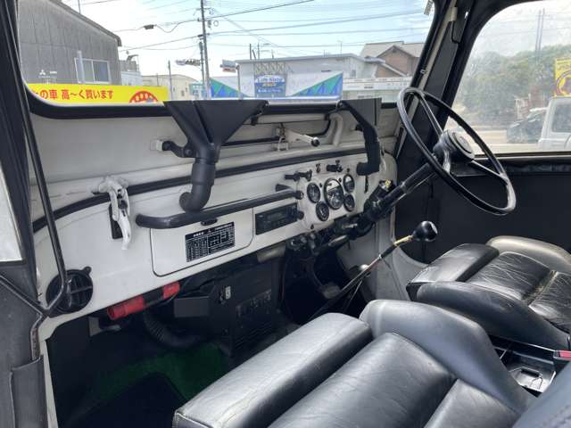 Mitsubishi Jeep 10