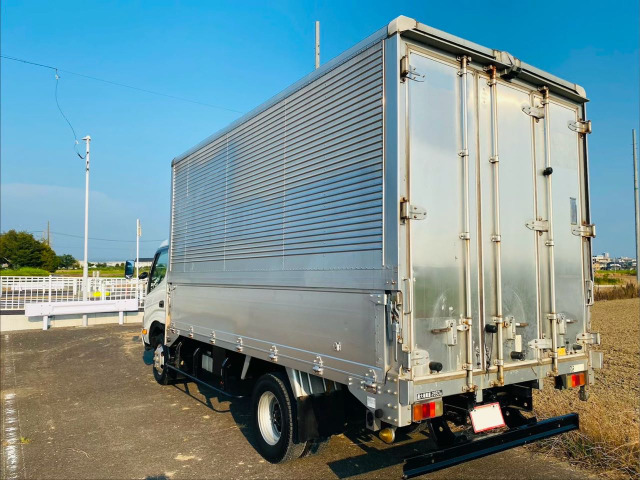 Hino Dutro 12