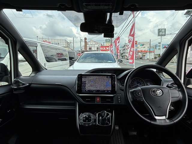 Toyota Voxy 3