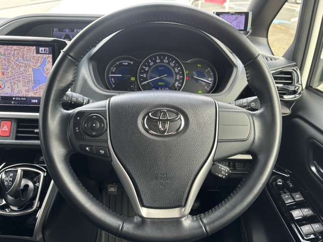 Toyota Voxy 4