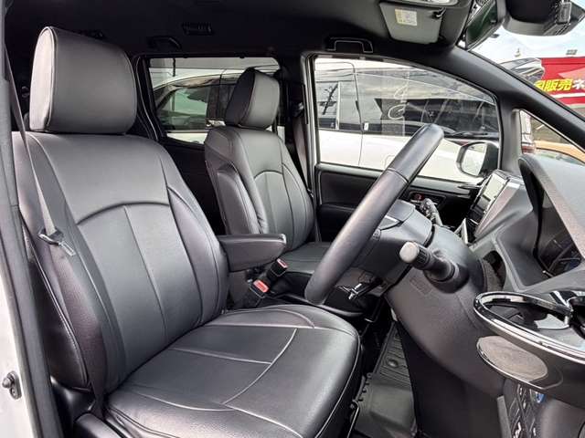 Toyota Voxy 5