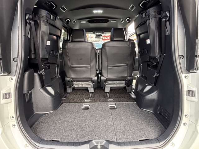 Toyota Voxy 7