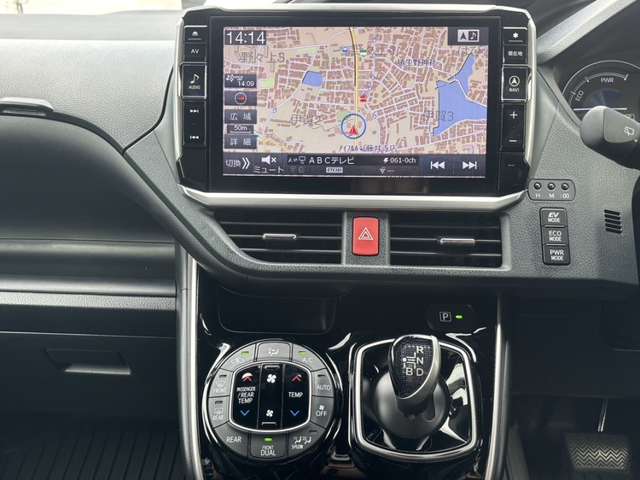 Toyota Voxy 8