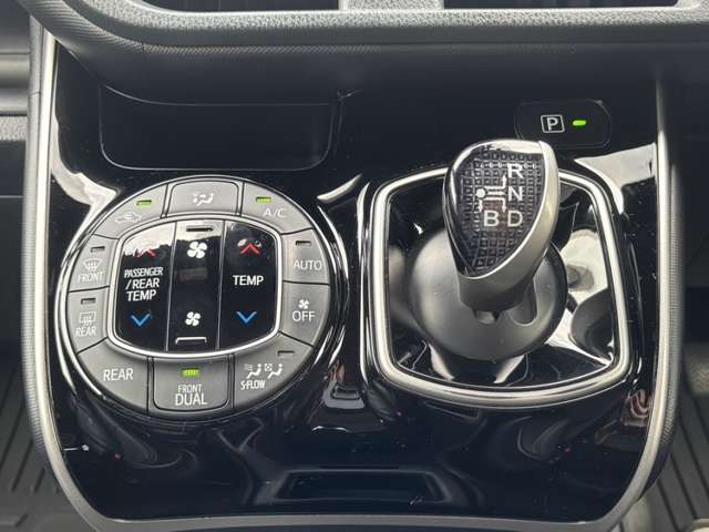 Toyota Voxy 10