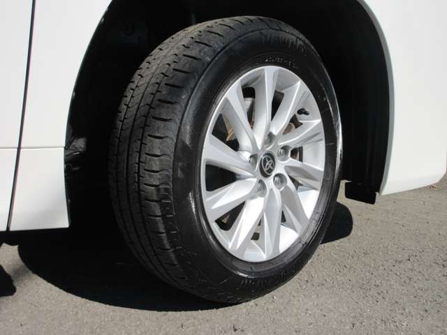 Toyota Noah 4