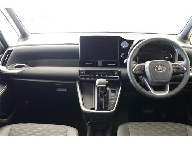 Toyota Voxy 4