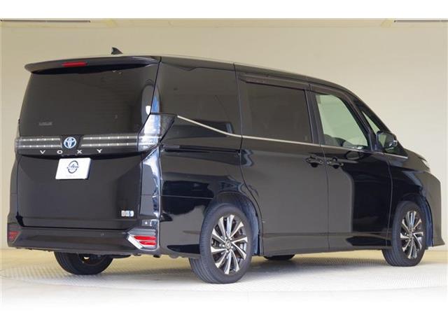 Toyota Voxy 9