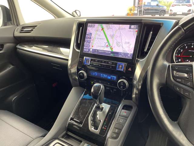 Toyota Vellfire 12