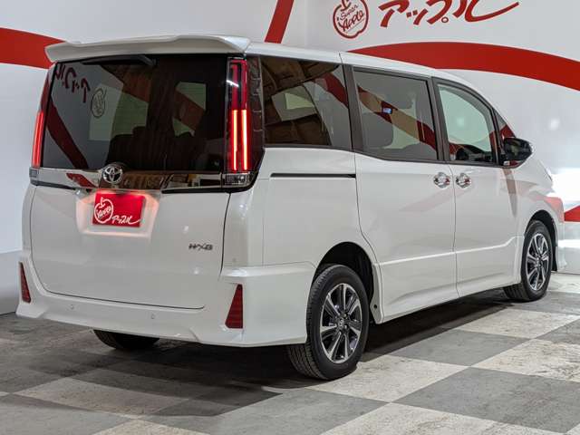 Toyota Noah 12