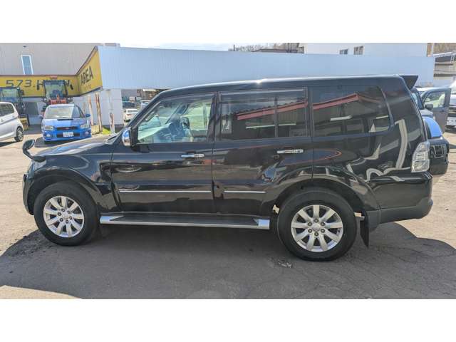 Mitsubishi Pajero 6