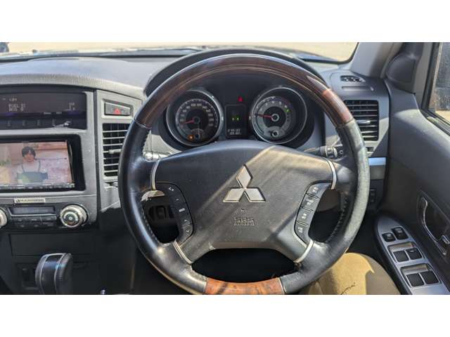 Mitsubishi Pajero 9