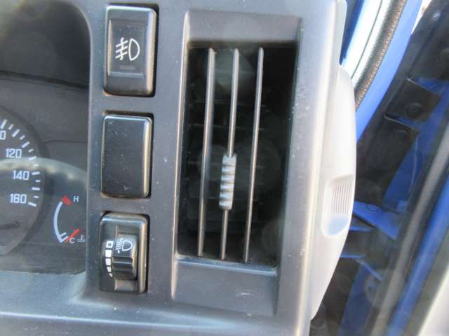 Isuzu Elf 8