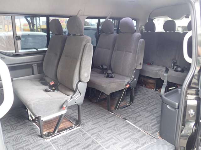 Toyota Hiace 7