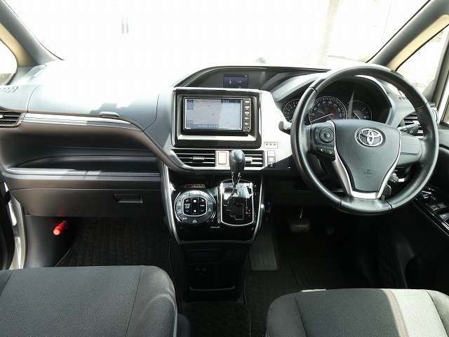 Toyota Esquire 3