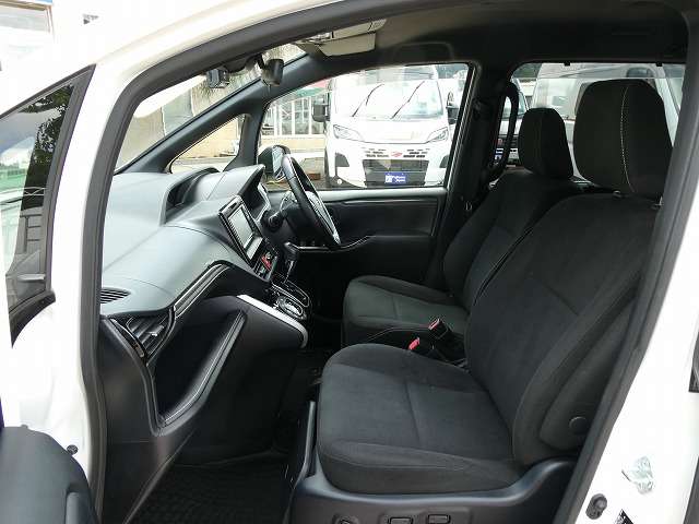 Toyota Esquire 4
