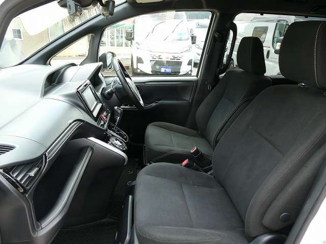 Toyota Esquire 6