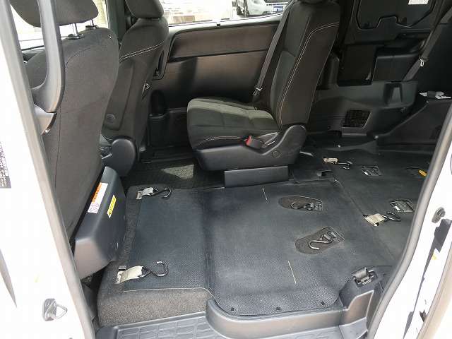 Toyota Esquire 7