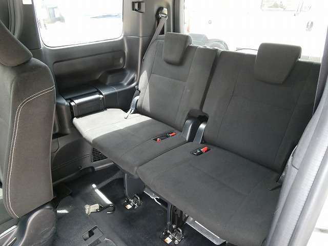 Toyota Esquire 8