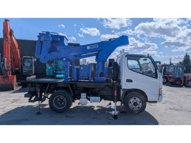 Hino Dutro 4
