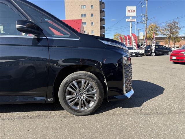 Toyota Voxy 11