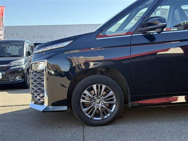 Toyota Voxy 3