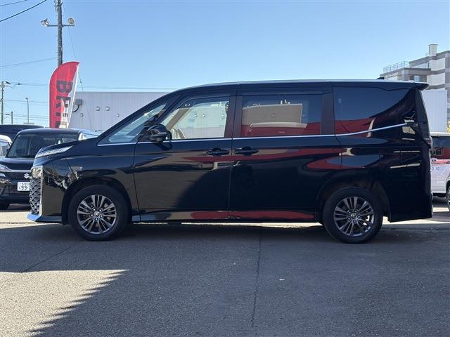 Toyota Voxy 4