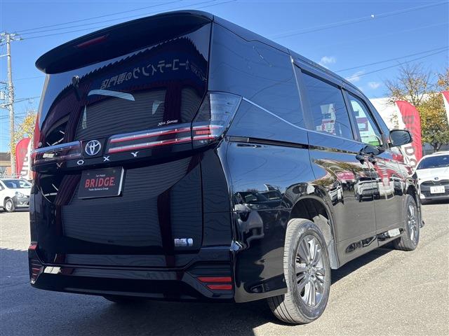 Toyota Voxy 8