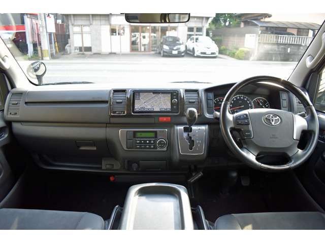 Toyota Hiace Van 12