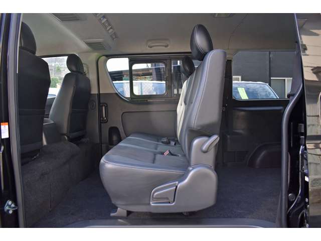 Toyota Hiace Van 13