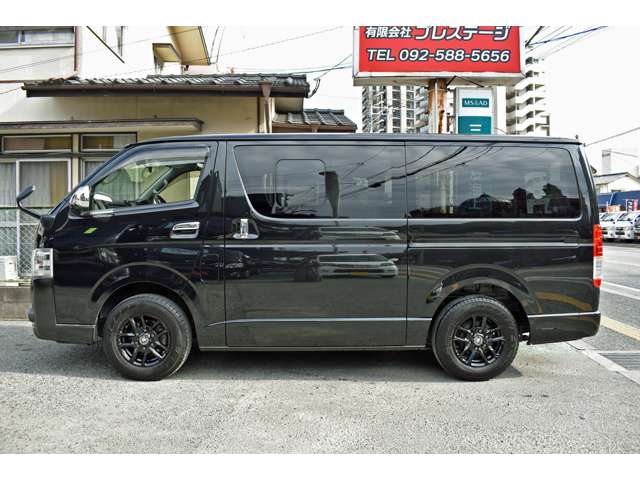 Toyota Hiace Van 5