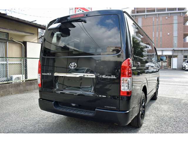 Toyota Hiace Van 8