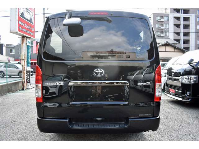 Toyota Hiace Van 9