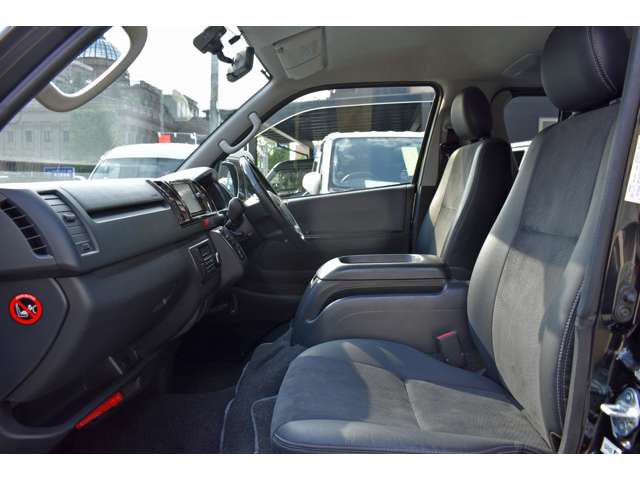 Toyota Hiace Van 11