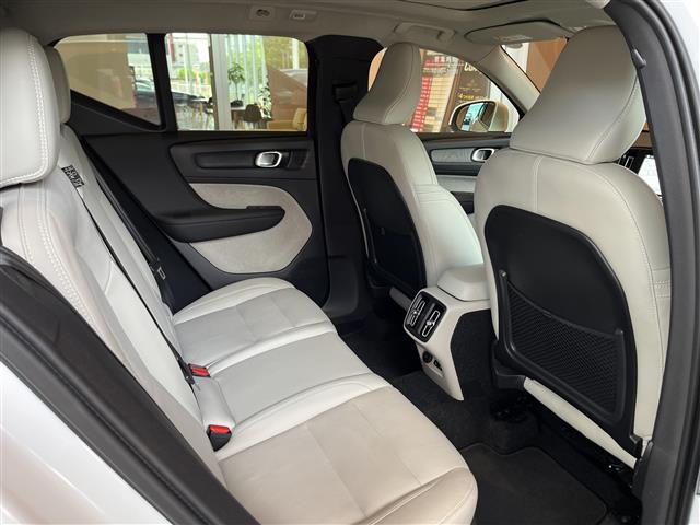 Volvo XC40 10