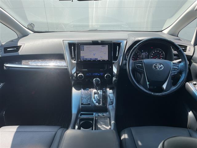 Toyota Alphard 8