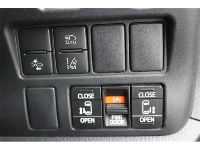 Toyota Esquire 5