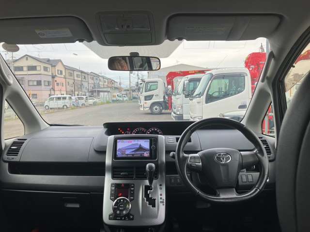 Toyota Voxy 7