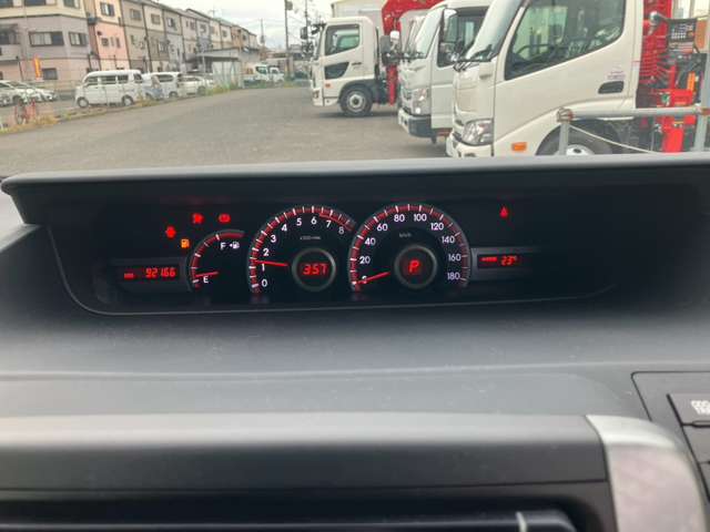 Toyota Voxy 9