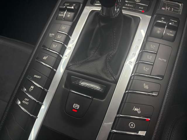 Porsche Macan 4